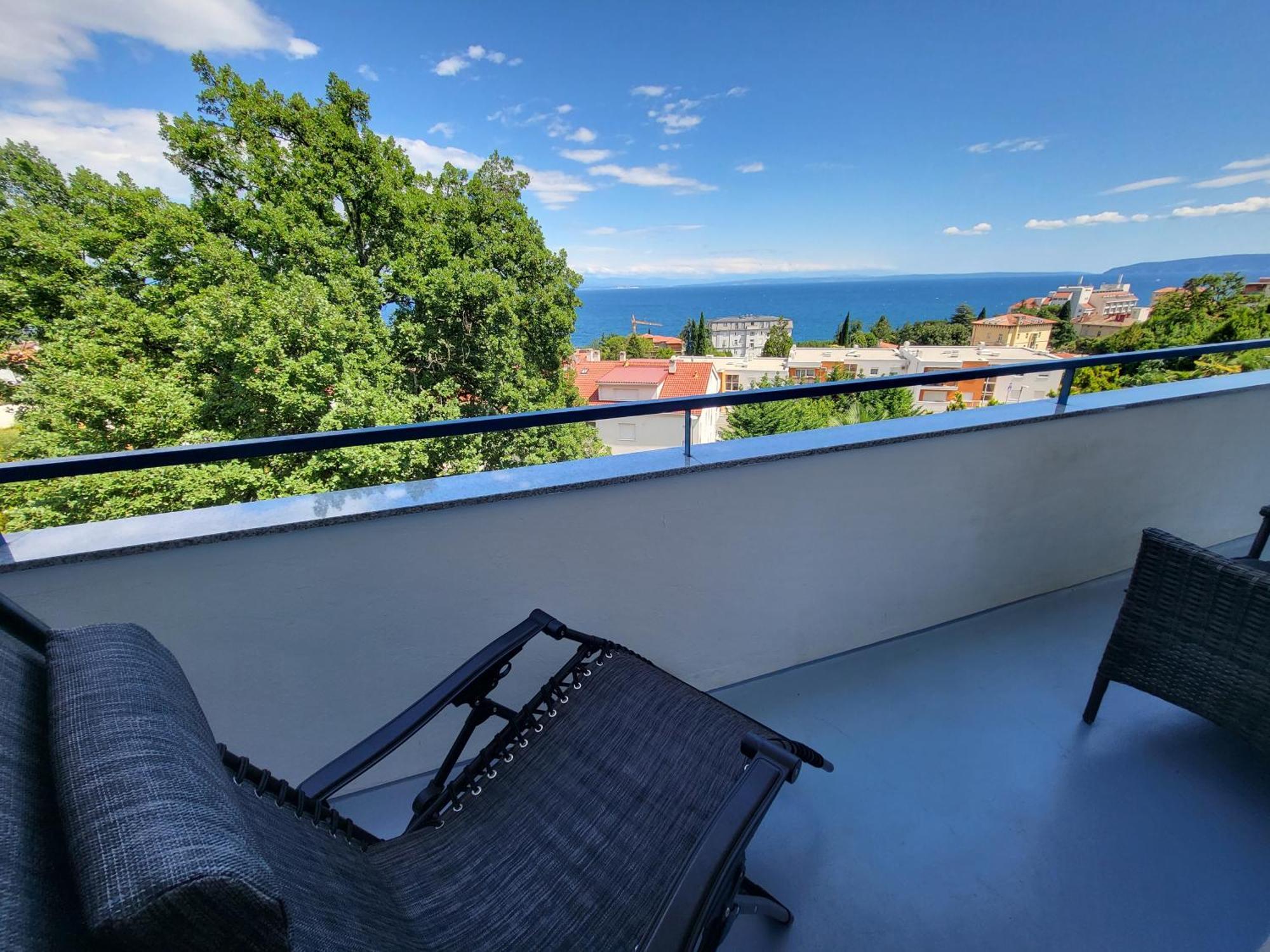 Apartment With Direct Sea View, Free Parking And Close To Beaches And Promenade